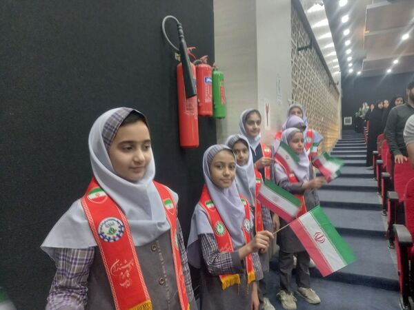 جشن ستارگان دانش‌آموزی در تالار شهرداری دولت‌آباد شهرستان برخوار 