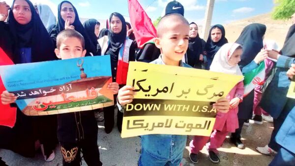 حضور پرشور دانش‌آموزان شهرستان مارگون در محکومیت شهادت سید حسن نصرالله