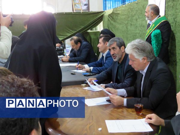 برگزاری میزخدمت آموزش و پرورش در محمدشهر کرج