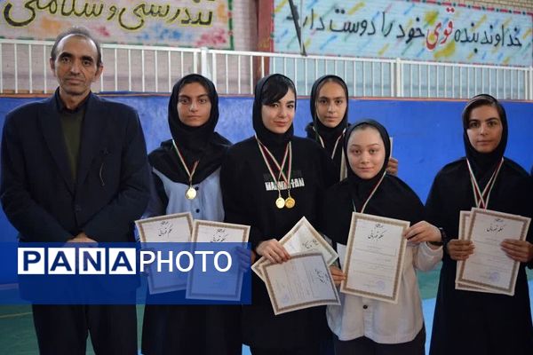 برگزاری مسابقه دو و میدانی در بهارستان‌2