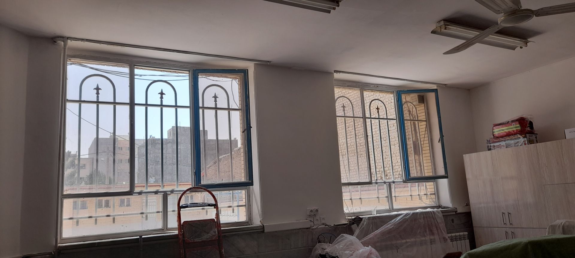 رنگ آمیزی و پتینه‌کاری هنرستان حضرت معصومه (س) شیروان در اوقات فراغت تابستان