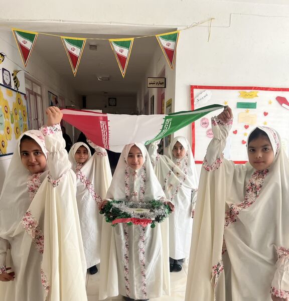 جشن یاوران انقلاب در دبستان شهید نوروزی ابرکوه