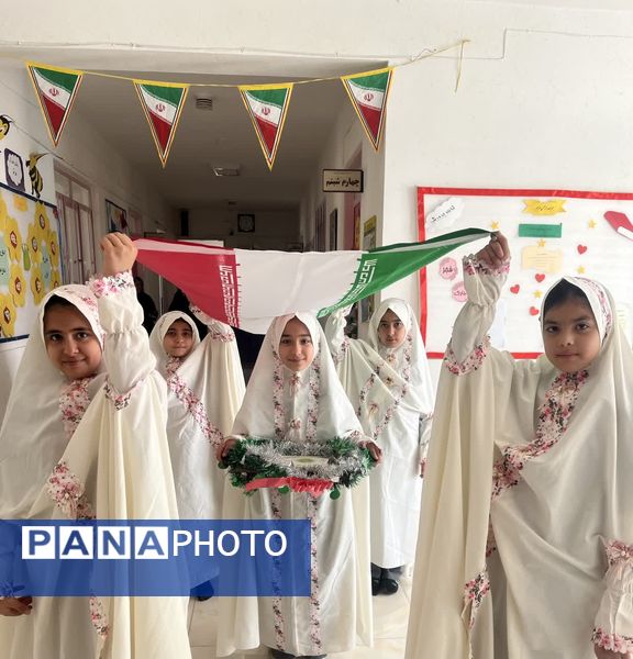 جشن یاوران انقلاب در دبستان شهید نوروزی ابرکوه