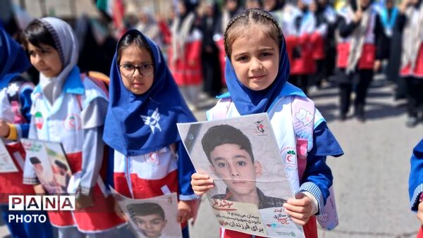 بانوان آماده به رزم تربت جام در اجتماع دختران جان فداسنگ تمام گذاشتند