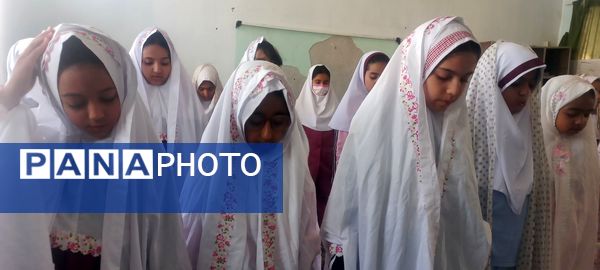 حضور پرشور دانش‌آموزان پایه چهارم دبستان شهید تنیده در نماز جماعت