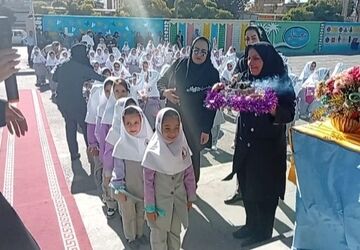 جشن شکوفه‌ها،آغاز سال تحصیلی کلاس‌اولی‌ها در شهید چمران الیگودرز