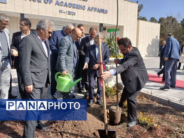 کاشت نهال یادمان صحن دانش تا کرسی قانون‌گذاری 