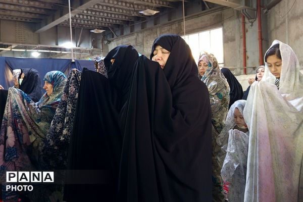 حضور پرشور فرهنگیان و دانش‌آموزان در مصلی نسیم شهر