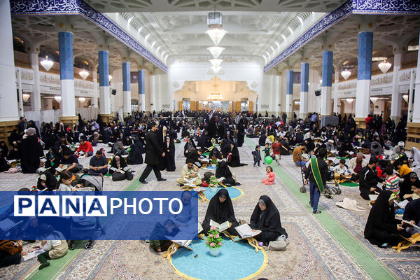 آیین ترتیل‌خوانی خانوادگی با قرائت قاریان نوجوان در حرم حضرت معصومه(س)