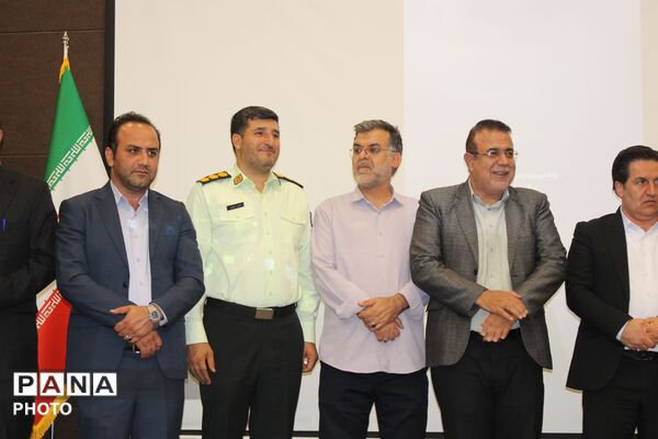 تجلیل از خبرنگاران و عکاسان نظرآباد در آیین گرامیداشت هفته خبرنگار 