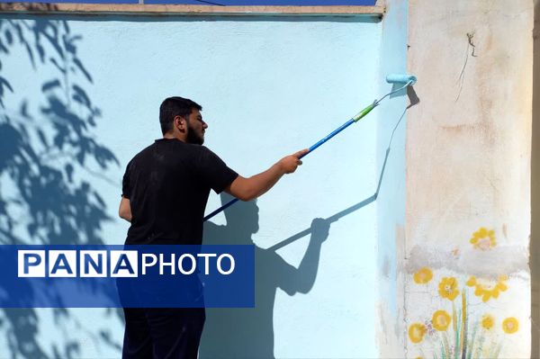 بچه‌ها پای کار زیبا سازی مدارس کم برخوردار در راستای عدالت آموزشی 