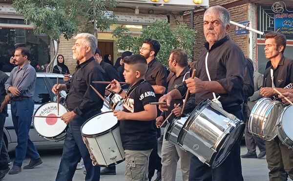 از کوچه تا خیابان، شهر بن غرق در عزای حسین بن علی(ع)