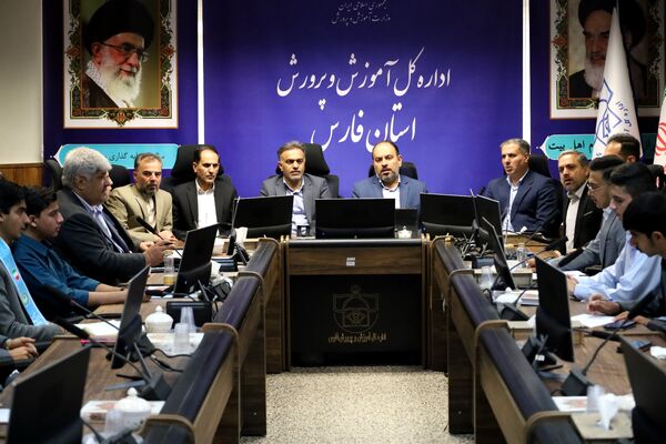 دیدار معاون پرورشی و فرهنگی وزارت آموزش‌وپرورش با نمایندگان پسر تشکل‌های دانش‌آموزی شیراز
