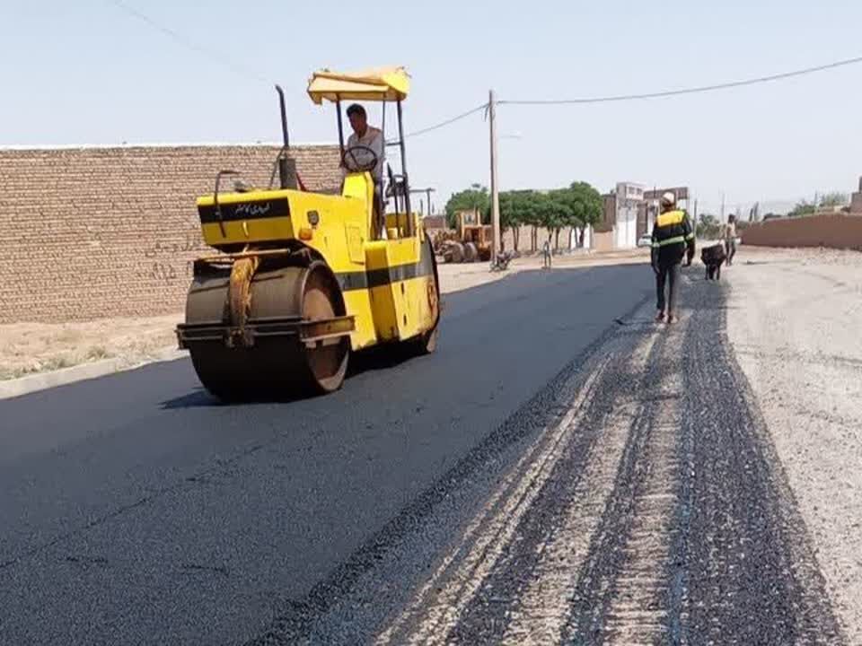 آغاز عملیات آسفالت جاده فدافن به کاشمر گامی بلند در توسعه زیرساخت‌های روستایی