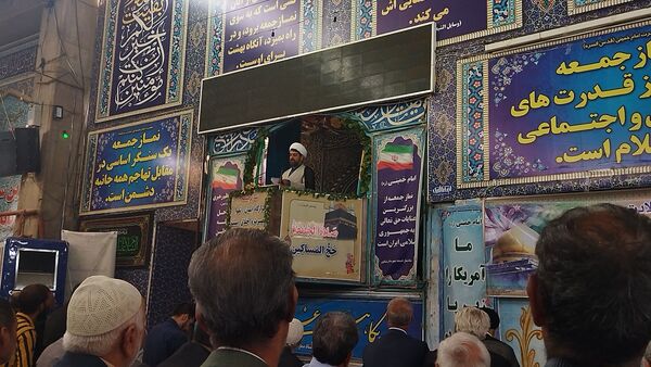 برگزاری نماز جمعه در آغاز هفته بسیج دانش آموزی با حضور دانش آموزان بسیجی نیشابور