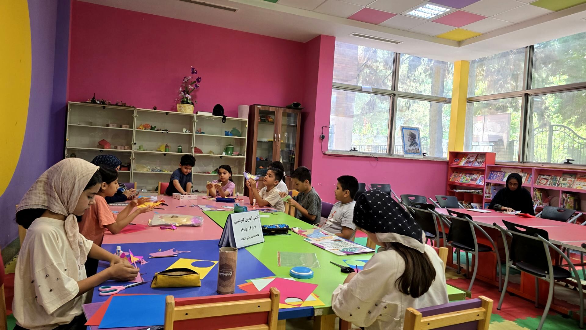دنیایی از رنگ‌ها و تخیل در دستان کوچک کودکان