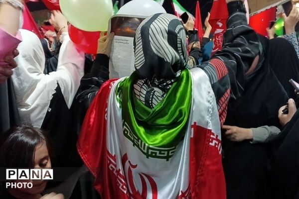 باز هم حضور پرشور و باشکوه مردم شهرستان قدس امشب درمیدان امام خامنه‌ای 