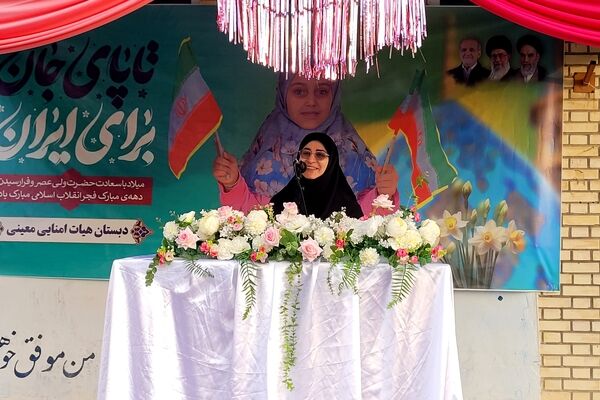 صبحگاه مدرسه معینی بوشهر با حضور معاون وزیر رنگ تازه گرفت