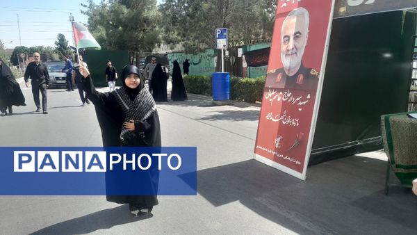 خادمی عاشقانه