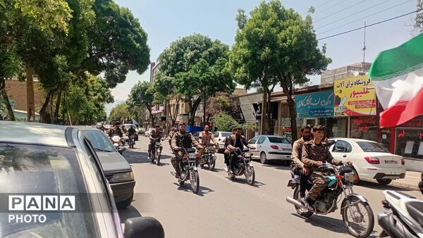 رژه حماسی خودرویی و موتوری یگان های منتخب نظامی و بسیج شهرستان اهر 