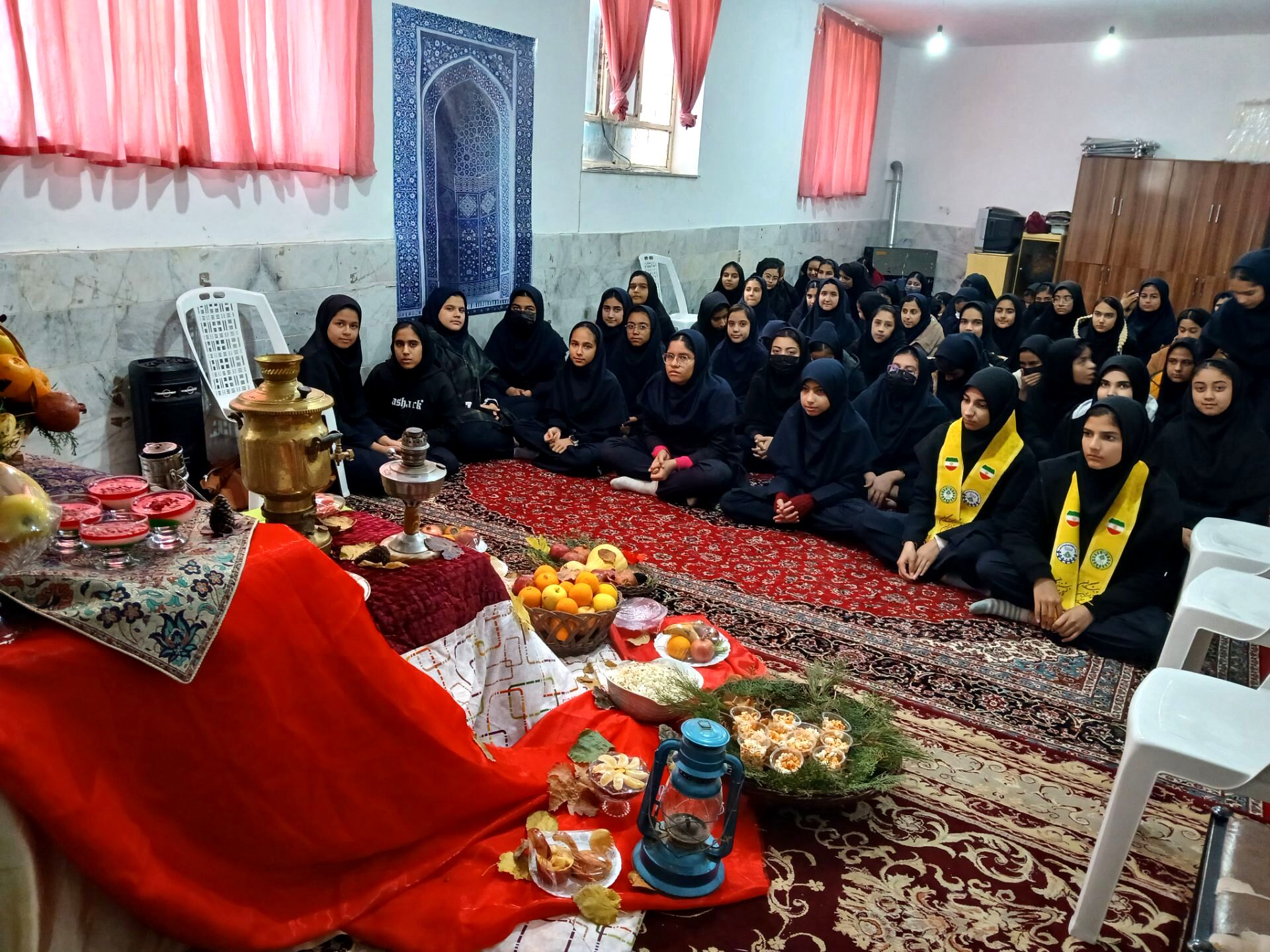 بزرگداشت شب یلدا آیین کهن ایرانی در آموزشگاه مرحوم صفری شهرستان خلیل‌آباد 