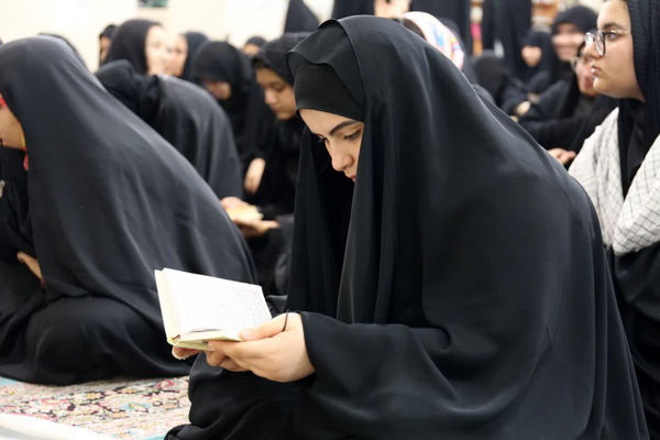 دومین روز اعتکاف دانش‌آموزی دختران در قم