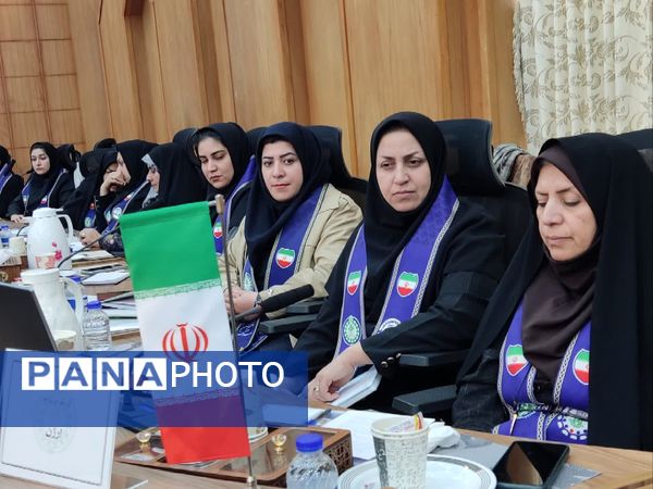 نشست هم‌اندیشی مسئولان سازمان دانش‌آموزی استان فارس روز دوم