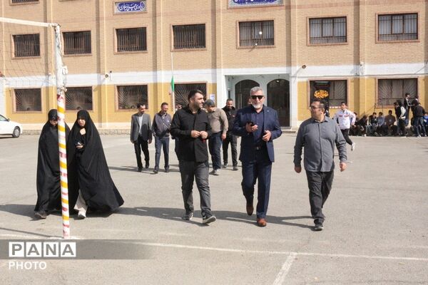 طنین شور و نشاط ورزشی در هنرستان امام علی (ع) فیروزکوه با افتتاحیه المپیاد درون‌مدرسه‌ای
