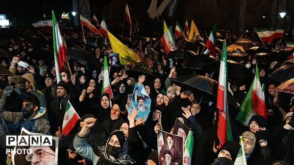 تجمع مردم شریف دلفان در شب بیست‌و سوم شهادت رهبر شهید انقلاب اسلامی و تجدید بیعت با رهبر جدید معظم 