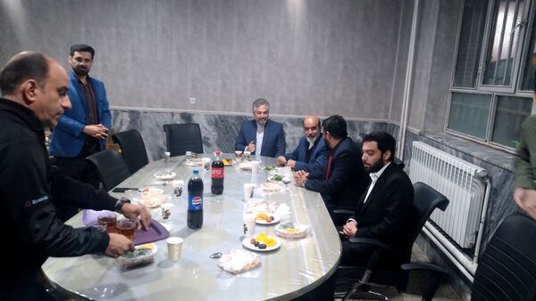 ضیافت ساده اما آسمانی به همت مسئولین دبیرستان سرآمد ناصر ناحیه ٧ مشهد برگزار شد