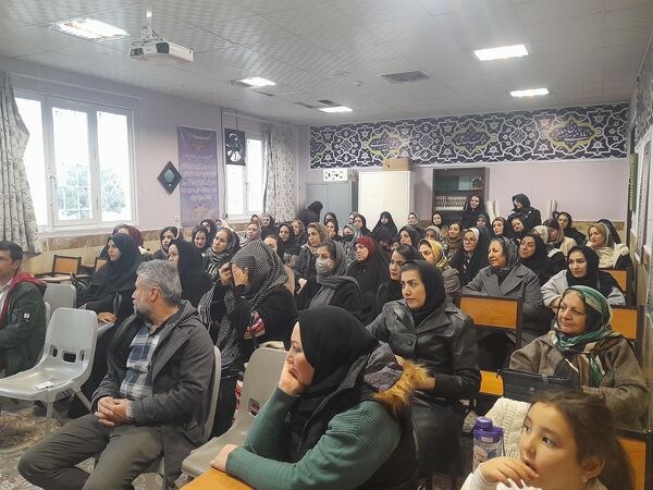 کارگاه آموزش خانواده در دبیرستان سرافرازان 