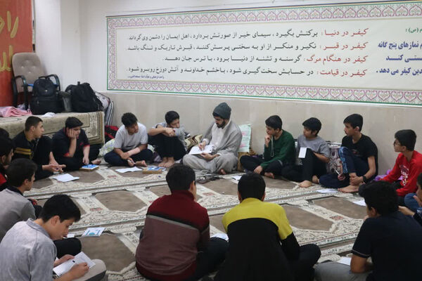 اعتکاف دانش‌آموزی پسران در مسجد النبی (ص) شهرستان جم