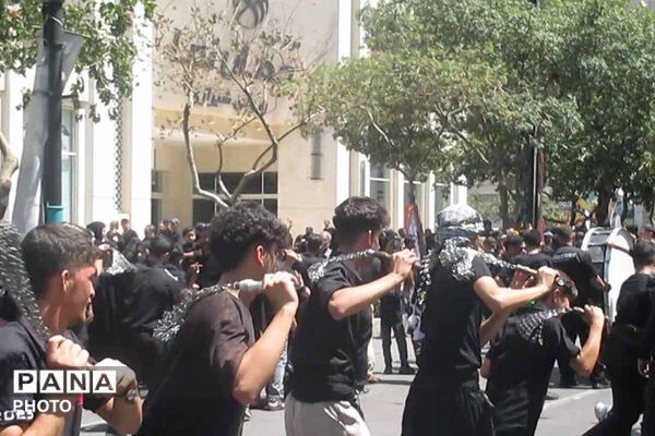 حضور میلیونی زائران در مشهد