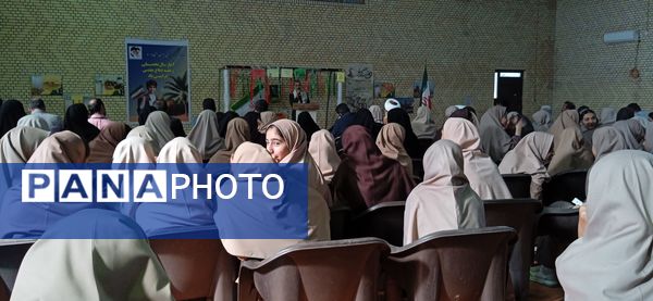 نواختن زنگ مهر و ایثار در مدارس جزیره هرمز 