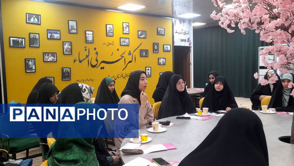 حضور مشاور معاون رئیس جمهور در مرکز «حس خوب» قم