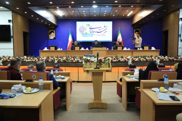 نشست صمیمی مدیران رسانه با استاندار قم