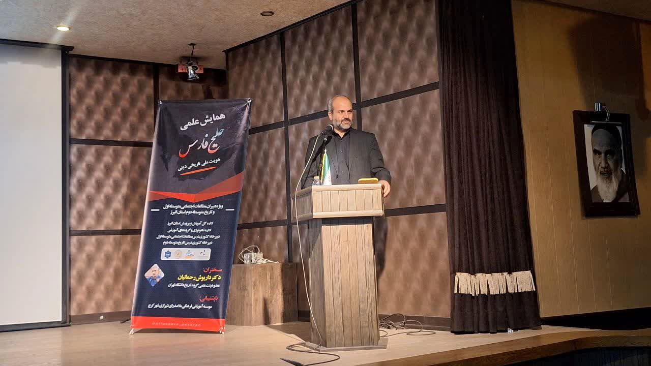 اکنون در بحران هویت‌یابی قرار داریم