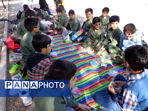 دورهمی «صبحانه سالم»  در دبستان شهدای غزه قم