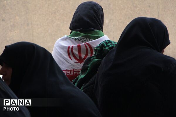 آخرین وداع با قائد شهید: پیکر مطهر آیت‌الله سیدعلی‌خامنه‌ای در میان سیل عاشقان به مصلی تهران رسید 