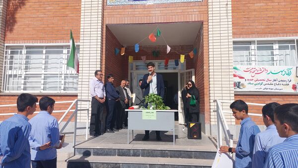 مدرسه نمونه مرحوم طاووسی خلیل آباد رنگ و بوی ریاضی گرفت