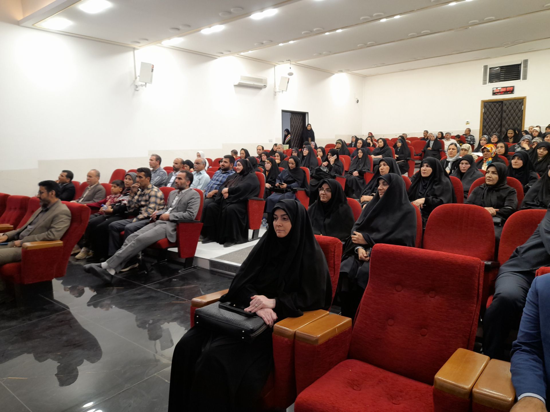برگزاری مجمع عمومی انجمن اولیا و مربیان دبیرستان شاهد ارض اقدس ناحیه ۳