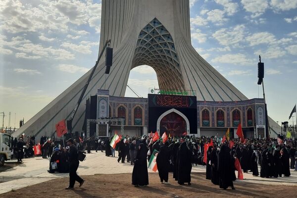 وداع باشکوه ملت با رهبر انقلاب و تشییع پیکر پاک و مطهر ایشان