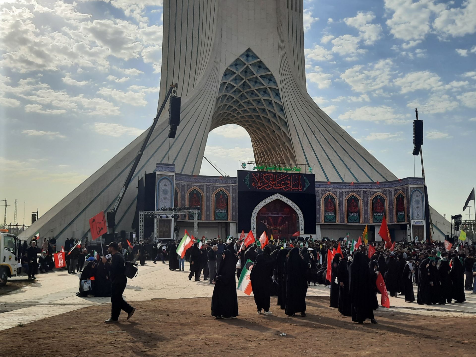 وداع باشکوه ملت با رهبر انقلاب و تشییع پیکر پاک و مطهر ایشان