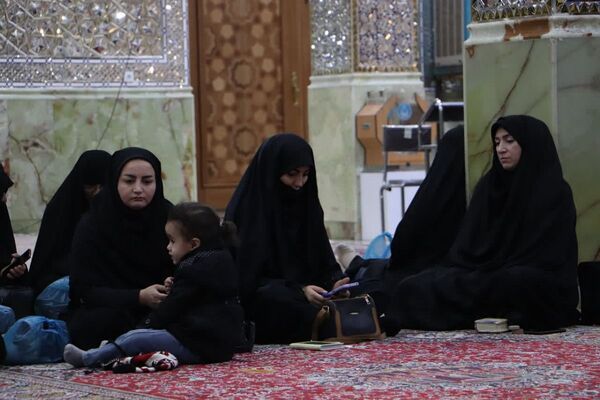 ارادتمندان اهل‌بیت در شب چهارم فاطمیه گرد هم آمدند
