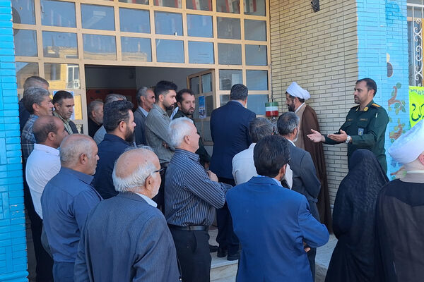 نواختن زنگ مهر در مدارس شهر ایزدخواست