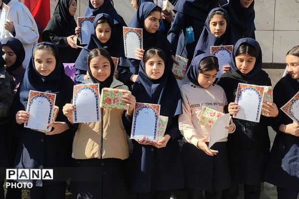 تقدیر از رتبه های برتر درسی در دبستان مریم بهارستان دو