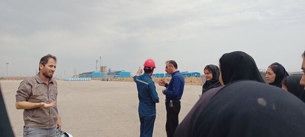 بازدید دانش‌آموزان از کارخانه آلومینای جاجرم و قلعه جلال الدین شهرستان گرمه