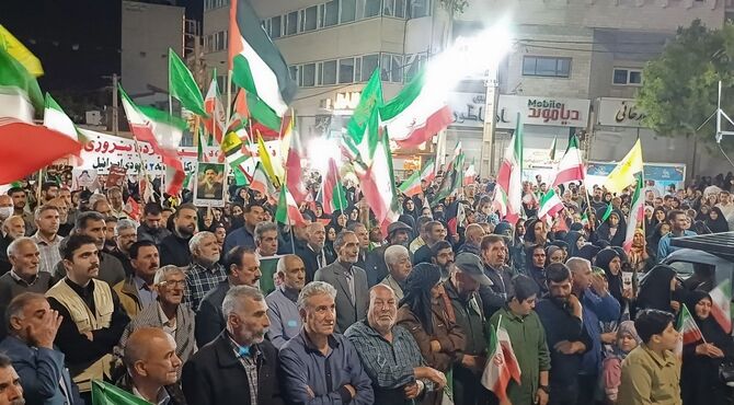 حضور مردم شهید پرور ایلام در خیابان ها