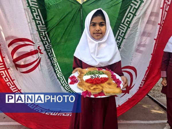 شور جشن ۲۲ بهمن در مدرسه مولوی فین؛ عطر شعر و نور ولایت در هم آمیخت