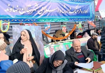 جشن کیلومتری «منتظران مهدی (عج)» در نهاوند؛ غرفه‌های صلواتی از میدان امام خمینی تا چهارراه معلم برپا شد